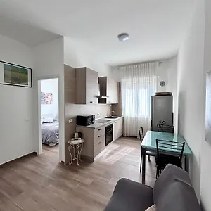 Appartamento Bilocale In Bande Nere-metro Rossa Duomo, Milano
